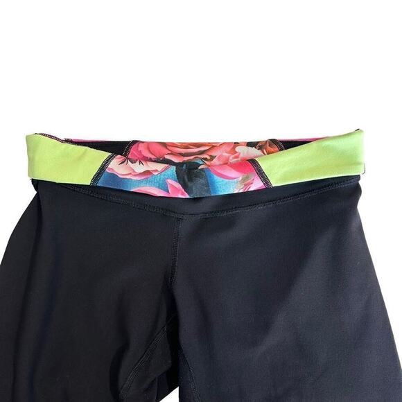 Lululemon Groove Crop Women's 4 Black Secret‎ Garden Activewear Yoga Gym - Picture 4 of 6